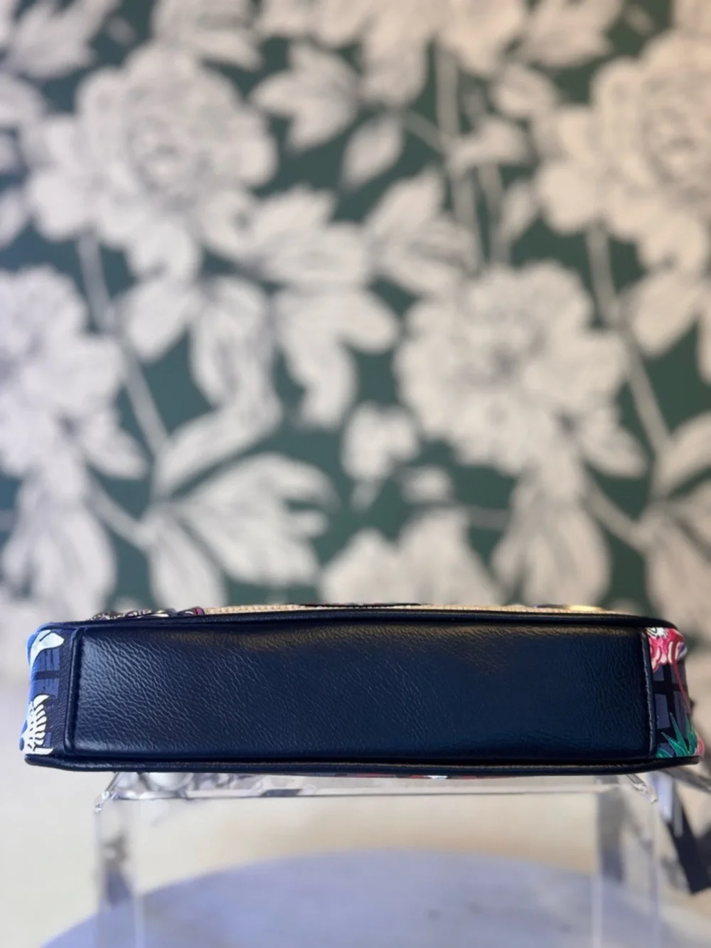 Ed Hardy Nwt Straw Crossbody Bag with Black Trims and Floral Patchwork - Picture 6 of 8